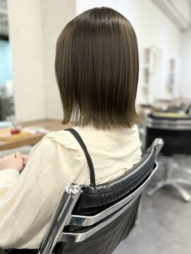 ＊肩ライン外ハネ切りっぱなしボブくすみベージュカラー＊