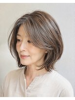 アリン(ARIN)&nbsp;大人上品な白髪ぼかしショートボブ