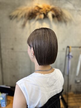 リベルテ(liberte) 透明感アッシュベージュのミニボブ