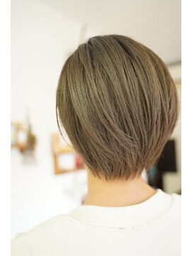 ヘアラウンジ キッサコ(HAIR LOUNGE Kiss A Co.) 前下がりボブ×ハイトーン