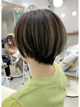 ロミー 本厚木(ROMMY.) シルバーグレージュ☆ハイライト☆ROMMY.小顔ショート
