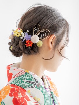 ヘアーサロン ラフリジー(Loufreasy) ミディアム・ロングヘアーの卒業式袴の編み込みヘアアレンジ