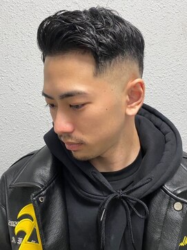 ビンゴ(BINGO) 1053黒髪短髪ショートツーブロック刈り上げーバーバースタイル