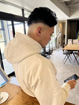 ナンバー(number+) 20代30代40代大人カッコイイフェードスタイル