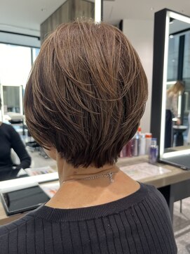 サヴォア(Savoir) 大人女性の品のあるショートスタイル。