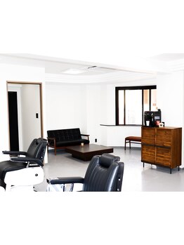 【平日21時まで営業】パーマ/シェービング/眉毛ケアなどメンズに特化した技術が人気のプライベートサロン◎