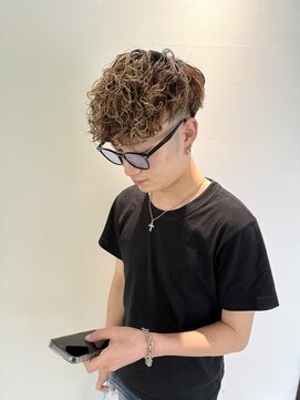 デバイス バイ フレイムス 越谷(DEVICE by Frames) 越谷メンズ｜フェード×スペインカール