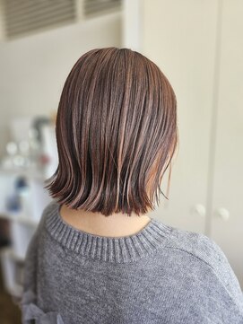 ビフィーノ イーリス 川西店(bifino iris) オレンジのインナーカラーのあご下切りっぱなしボブ♪