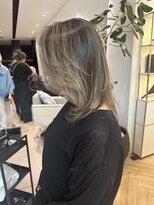 ステア ケース(stair case)&nbsp;地毛残しの　ハイライト　外国人風
