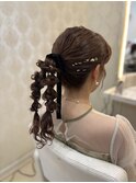 20代30代結婚式お呼ばれヘアポニーツインスタイル金箔リボン