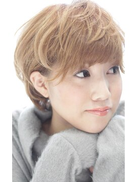 トロワエピ 表参道(Trois epis) ふんわりカジュアルショートヘア