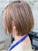 アッシュブラウン、オリーブベージュ、前下がりボブ