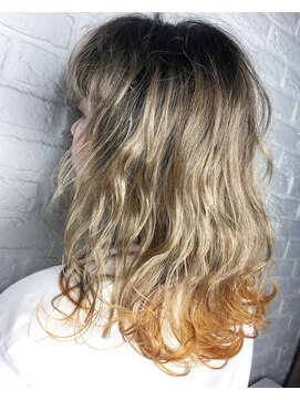 フロクシノーシナイヒリパイリフィケーション(Floccinaucinihilipilification) ブロンドとオレンジ裾カラー