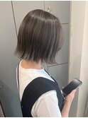 ボブに映えるグレージュハイライト
