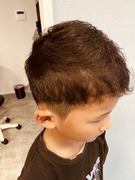 イズミー(is me.) キッズカット　メンズツーブロックスタイル