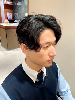 メンズサロン ウォルト(メンズサロン walt)の写真/ビジネスマンにも流行りの韓国風センターパート・ニュアンスパーマ・縮毛矯正や髪質改善で朝のセットが楽に