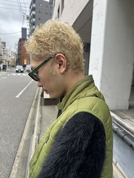 チーカ(chica) ブロンドスパイキーショート