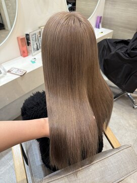 ラビス クローバー(Lovis clover) ホワイトブロンド/外ハネボブ/ワイドバング/ブルーブラック