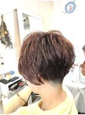 ピンクメッシュ／刈り上げマッシュショート