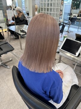 サンク 原宿 表参道(cinq) 顎ラインボブミルクティーベージュ透明感カラーワイドバング