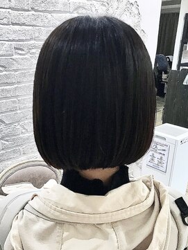 マカナ(makana) ぱつっとミニボブ