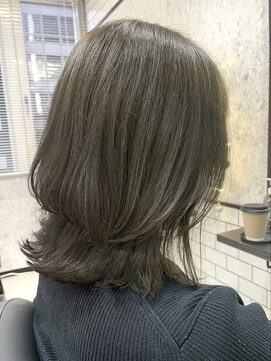 アンド(ANDO) 【本町】オリーブグレージュ 大人セミディ ウルフレイヤー