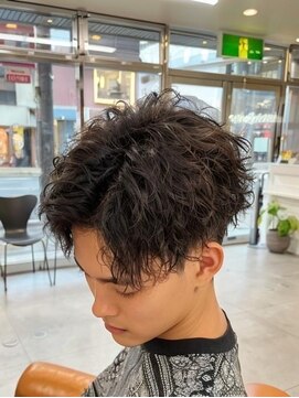 キングオブヘア バイ ノイズ 梅田茶屋町店(KING of hair by NOISM) *NOISMツイストスパイラルツーブロックマッシュセンターパート