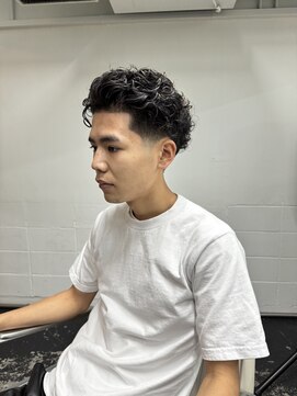 メリケンバーバーショップ フクオカ(MERICAN BARBERSHOP FUK) 波巻き束感ショートツーブロックマッシュアップバングコンマヘア