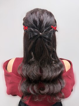 アールエーサロンモノクロ 秋葉原(RA SALON モノクロ) 立体リボンハーフアップ