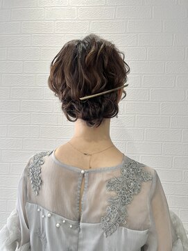 ミモザ シンサイバシ(Mimosa shinsaibashi) ショートウルフのアップスタイル