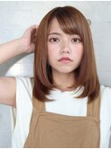 大人可愛いミディアムヘア 斜めバング アッシュブラウン