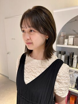 アム(amu) レイヤーボブ/くびれボブ/シースルーバング/オリーブカラー