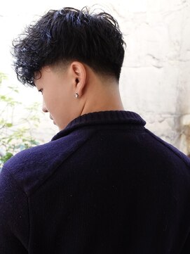 ノラ シブヤ(NORA) テーパーフェードスペインカールプードルパーマ刈り上げフェード