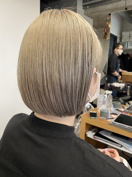 シェル 吉祥寺(shell) ハイトーン_耳掛け切りっぱなしボブ_ミニショート