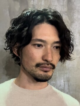 オルト(Altn) 大人の波巻きスパイラルパーママッシュツーブロメンズカットヘア