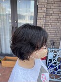 暗めアッシュブラックのゆるふわパーマ、ショートボブstyle