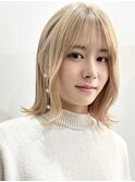 外ハネくびれボブ×ぱっつん前髪×ミルクティーベージュ