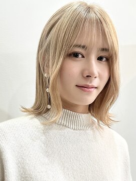 サクラ オモテサンドウ(SAKURA) 外ハネくびれボブ×ぱっつん前髪×ミルクティーベージュ