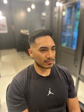 ザマンリバレッジニューヨーク(THE MAN LeverageNewYork) 大人海外スキンフェードサイドパート：大村　大心