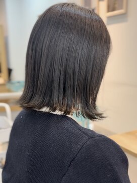 ミレバイジェニー (mirae by geny) カーキグレージュ　外ハネボブs