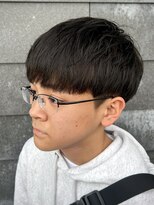 ヒュイル バイ ニアウ(Hwyl by Niau)&nbsp;ナチュラルマッシュ刈り上げカットストレートパーマ