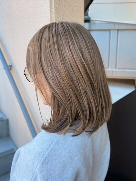 ロエ(loe) 白髪を彩るブロンドベージュ