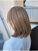 白髪を彩るブロンドベージュ