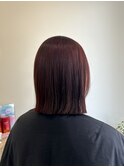 レッドカラー×ぱつっとボブ