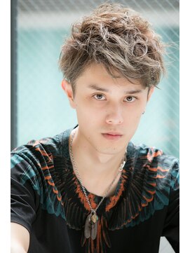 ユーフォリア 渋谷グランデ(Euphoria SHIBUYA GRANDE) ホワイトシルバーカラー ウルフヘア アッシュブラック