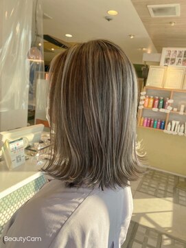 アース オーセンティック 岡山青江店(EARTH Authentic) 白髪ぼかしハイライト