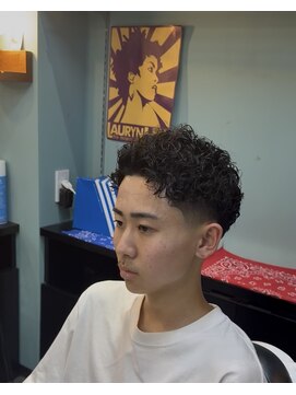 タイト スワッグ バーバーワークス(TIGHT SWAG BARBERWORKS) ジェリカール×テーパーフェード