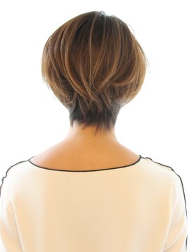 レウナ 外苑前(Reuna) 【３０代・４０代・５０代】大人の女性に人気の耳かけショート