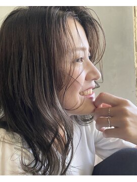 インス(ensue) 20代30代人気艶カラーシークレットハイライトフォギーベージュ