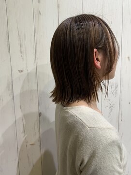 ウミマチ(umi machi) umi machi  軽めの切りっぱなしミディアム　2022/3/10